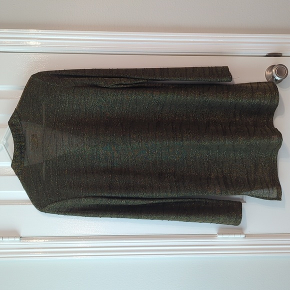 Your 6th Sense Metallic Top - Picture 11 of 12